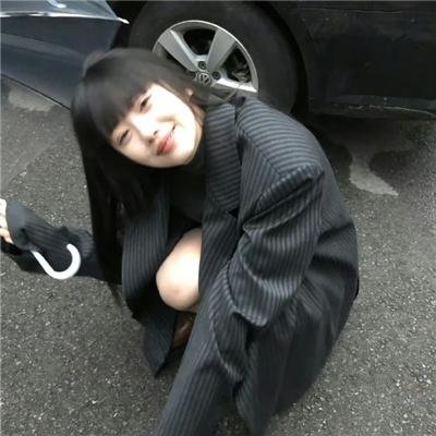 男孩在唱歌